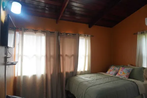 Convenient vacation home near the city Các khách sạn ở Saint John's