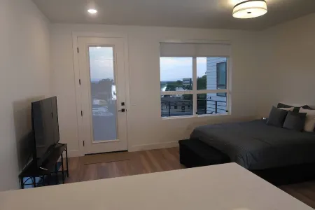 Cozy studio in marvelous Salt Lake City with WiFi, AC Отели в г. Милкрик