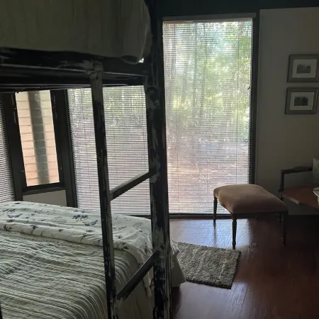 "PEACE IN A POD" CHARMING 2-Bdrm cabin right in the middle of Big Canoe!