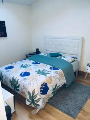 Chambre Dans Maison Face à la Rivière Dain