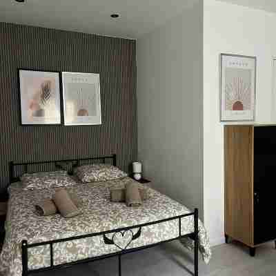 Studio with private courtyard 3 minutes from downtown Cambrai Rooms