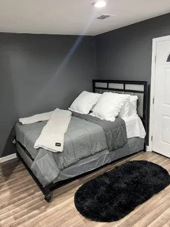 Charming 1-bedroom apartment in superb City of Orange with AC,Parking,Internet