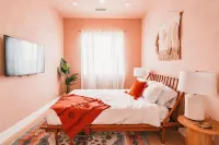 Pomelo · Large 4BD, heated pool, hot tub