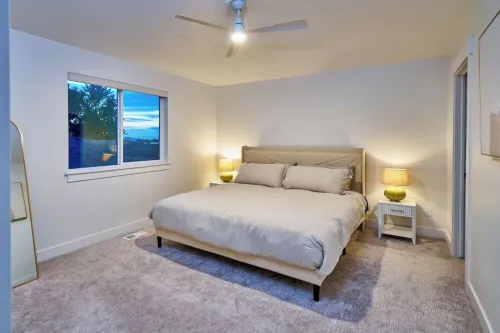 3 Bedroom, 4 bed/3 Bath, Close to Mountains, Downtown and Airport