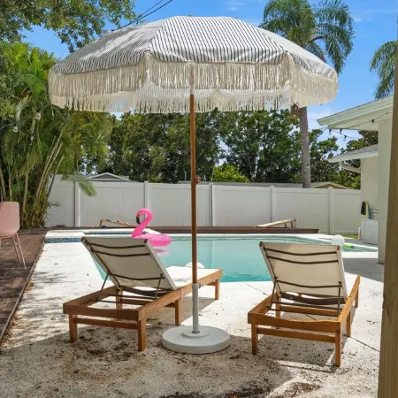 Heated Pool +HotTub+Arcades + 15 Minutes to beach