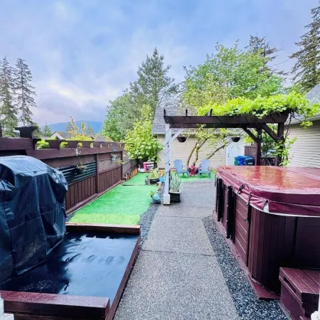 Executive central Nanaimo townhouse close to all amenities