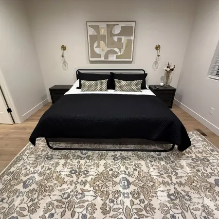 Luxury 5Br Adventure Hub! Pineview, Hiking, Golfing, Biking. Sleeps 12. 4.5 Bath