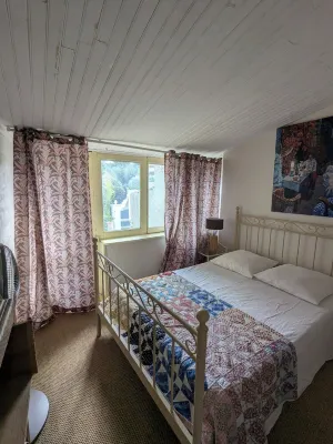 House just outside Montpellier with large swimming pool فنادق في Orthoux-Serignac-Quilhan