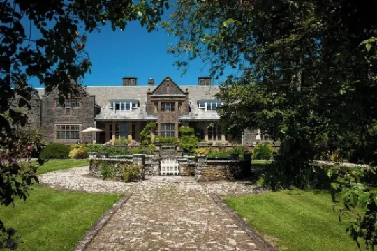 Luxurious apartment at Pickwell Manor with large amount of space for 9 people