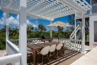 The Better Life & Cottage 5 Bedroom Home - Parking