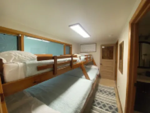 The Lake House - South Cub Cottage