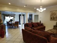 Quiet neighborhood, two minutes from the recreational park Hotels in Leon Valley