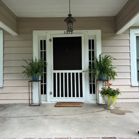 Charming 2-bedroom house in Monroe with AC, WiFi