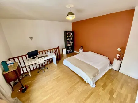 Superbe Maison à 2 Minutes du Métro Отели рядом с достопримечательностью «Alstom»