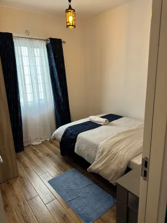 Family sized condo with pool and sports bar 30 min from the city