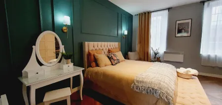 Contemporary living in a 170 year old period building close to the seafront! Отели в г. Ларгс