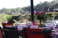 Modern villa, fast WiFi, A/C, pool in private backyard, ideal for fun and work