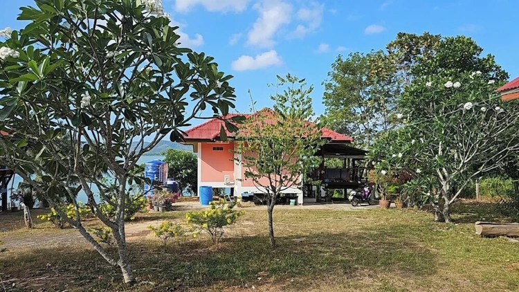 รูปภาพของChun Chom - Baan Lom Suay