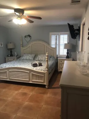 Cheerful 3 bedroom house with a heated pool Các khách sạn gần Sun-N-Fun Lagoon