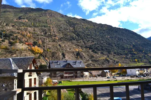 Family and central apartment Hotels in Esterri d'aneu