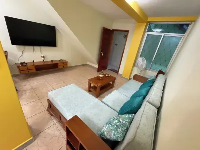Departamento Amazonia, amoblado, cerca de todo, con wifi, agua caliente y garaje Hotels in 