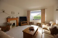 Fabulous 3 bedroom Bungalow in Glasgow with Garden and Parking. Các khách sạn ở 