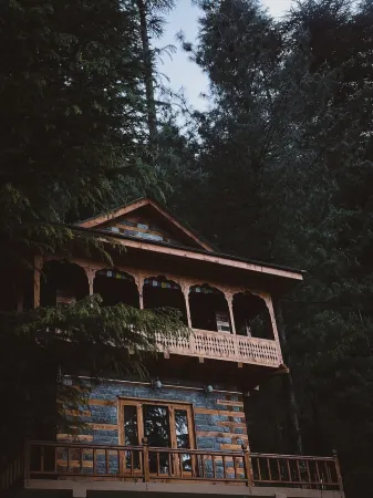 A secluded Private Castle with the Balcony of Dreams in the middle of a forest!