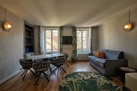 Spacious apartment 100m² + parking downtown