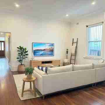 Coastal Bondi Beach House (Incredible Location) Others