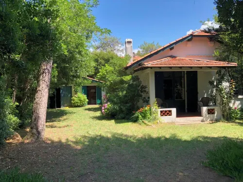 Pretty villa with 4 bedrooms, large terrace and enclosed garden in Cap Ferret