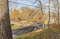 Whole Modern House on Trestle Trail 로즈데일 호텔