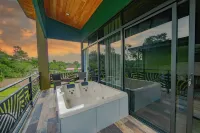 Paraiso Lima-King bed, balcony with jacuuzi, fast WiFi, EV charger