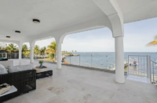 Ocean Front Vacation Home - Key Largo - 28 Day Minimum