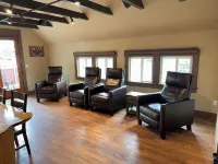 The Bee Hive - Heart of Friday Harbor - 2BR Condo, WiFi, AC, Walk to Everything!