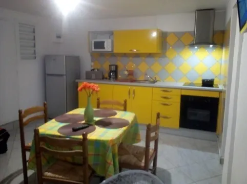 BEAU T2 BAS DE VILLA