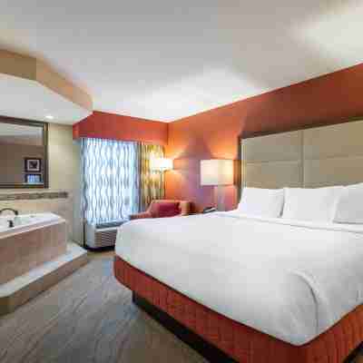 La Quinta Inn & Suites by Wyndham Pigeon Forge Rooms