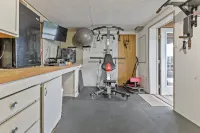 3-bedroom house on Lake Catherine in marvelous Hot Springs with hot tub and gym