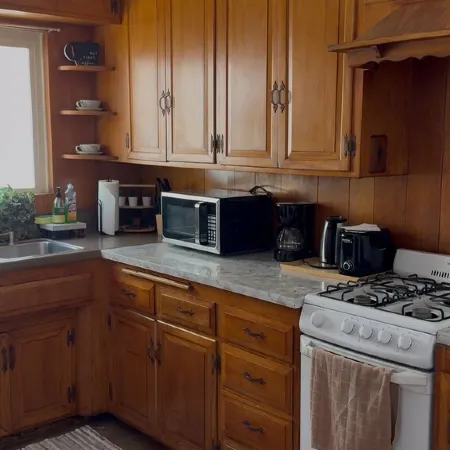 Stylish Burbank Getaway – Ensuite Baths + Prime Location!10 Mins to Universal!