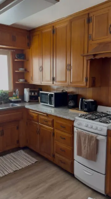 Stylish Burbank Getaway – Ensuite Baths + Prime Location!10 Mins to Universal!