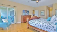 Fabulous, Updated Condo. Lush Views and Abundant Amenities right by the beach!!