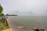 Waterfront Luna Pier Home 14 Mi to Downtown Toledo - 3-Star