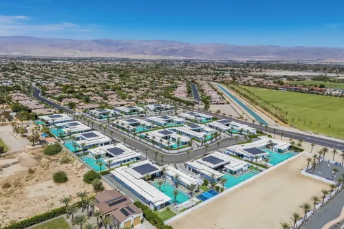 Sleeps 26 Pool, Hot Tub, Pickleball & Putting Green Bravo Villa #12 by Avantstay