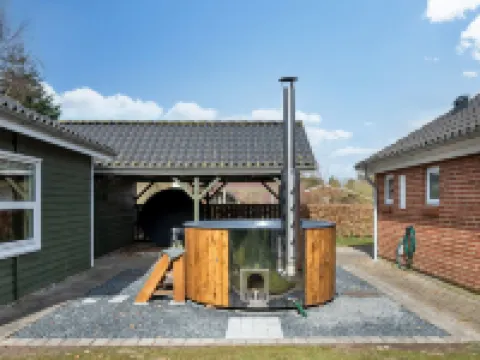 "Herminia" - 350m to the Fjord