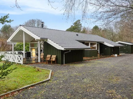 "Ananda" - 900m from the Sea Отели в г. Glesborg