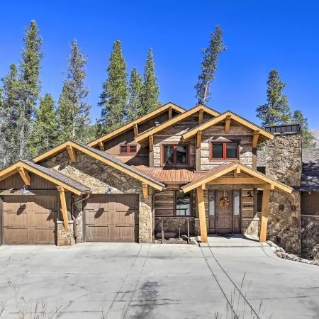 Walk to Lift: Luxe Villa w/ Hot Tub in Copper Mtn