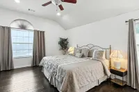 Spacious 4-Bedroom Gem in Pflugerville 24 Min to Downtown Austin