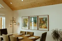 Coastal Storm Watching Retreat, Pet Friendly, Sauna (ADD-on) Hot Tub & Fireplace Hotel a qathet