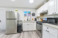 M3-Detached house 2 bedroom 1 bathroom close Old Town Monrovia kingsize-bed!