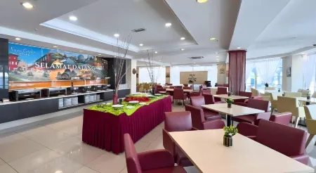 Hotel Seri Costa Отели рядом с достопримечательностью «Dataran Pahlawan Melake Megamall»