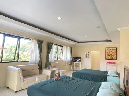 Cemara Tujuh Homestay & Resto Отели в г. Garung